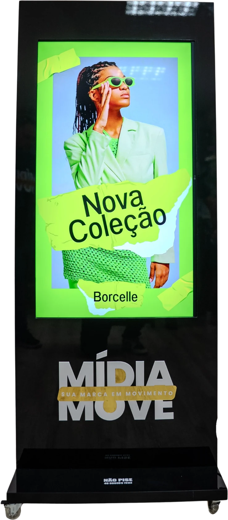 Totem digital Mídia Move de 43 polegadas, visto de frente